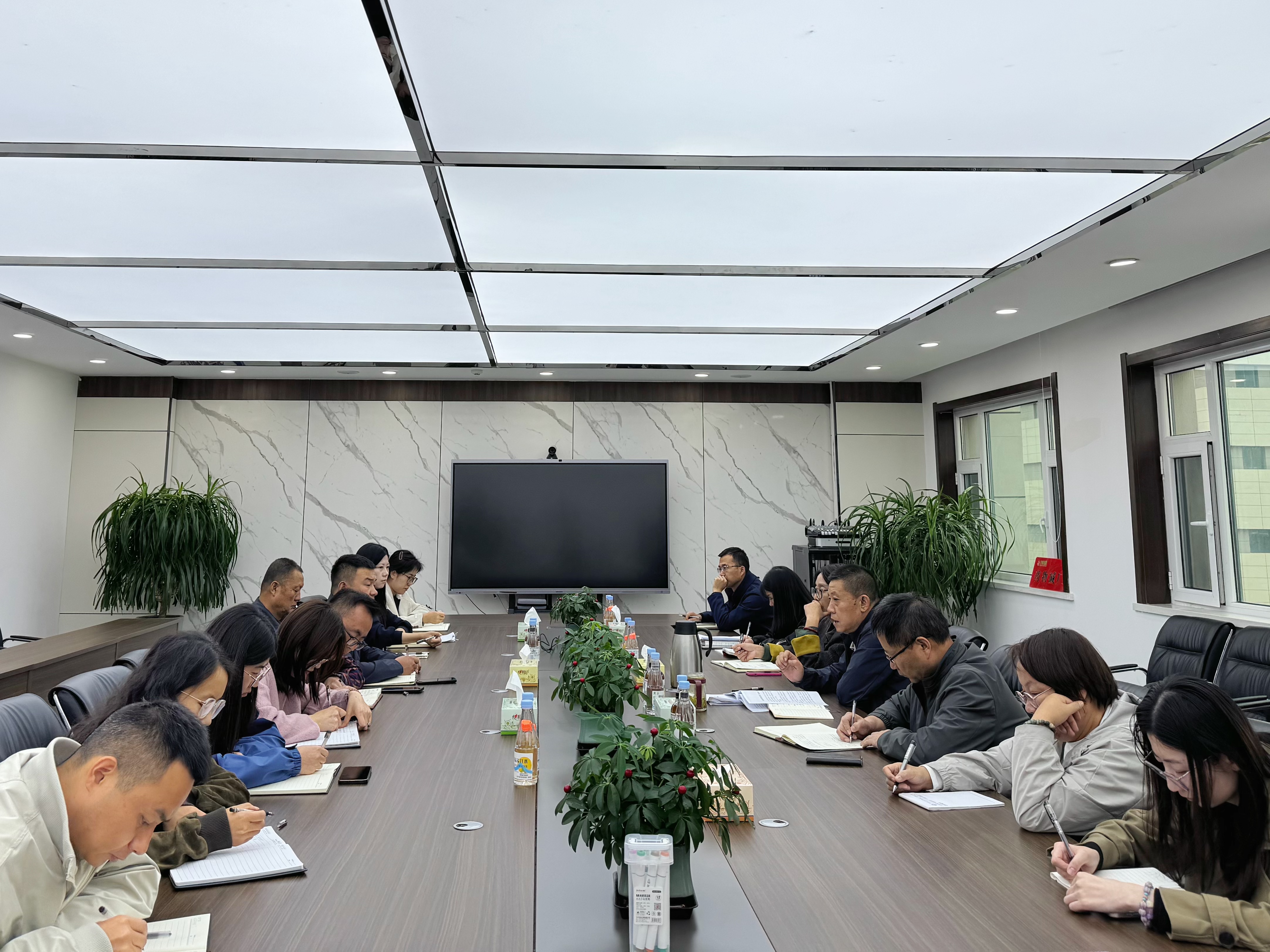 对标巡察要求 抓实作风建设——甘肃农垦药物碱厂召开职能部门工作会议